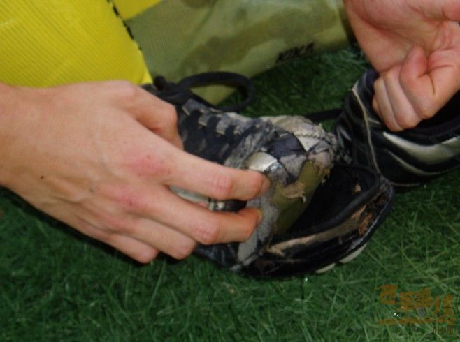 小叶把鞋都踢开了,鼓掌!!!!